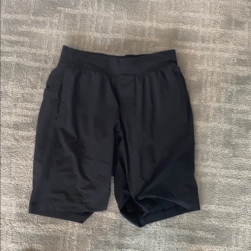 Men’s lululemon black shorts with full liner.